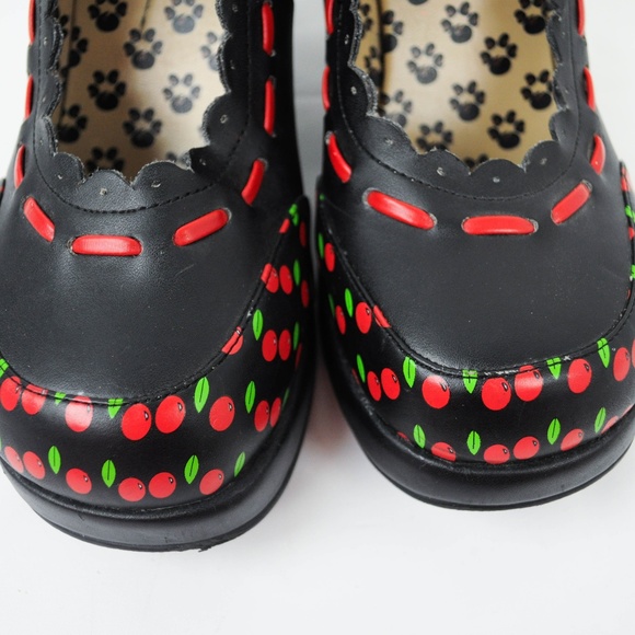 TUK Mary Jane Heels 8 Black Red Cherry Pin Up - Picture 5 of 8